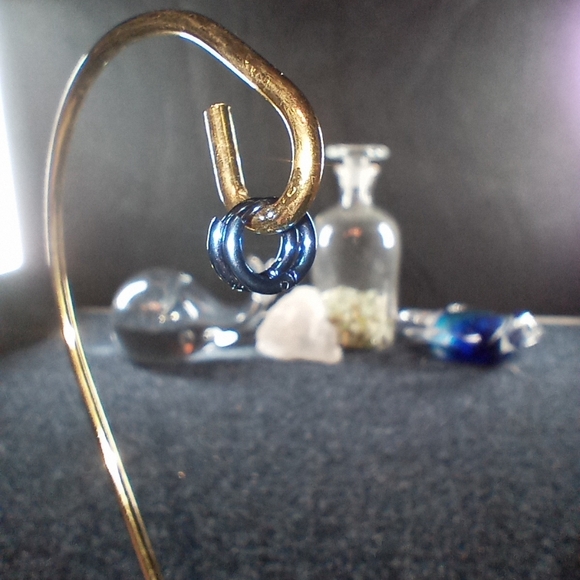 Pretty Heart Necklace + 2 pairs of tiny huggie hoop earrings - Picture 10 of 16